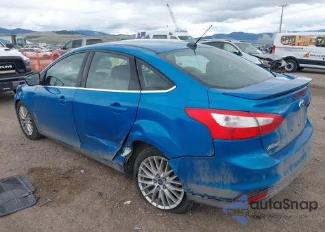 2013 Ford Focus Titanium z USA, uszkodzony, nr VIN 1FADP3J22DL245603